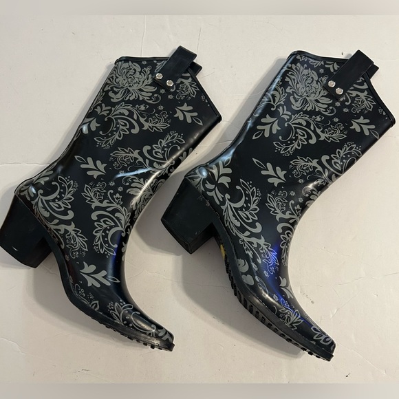 Capelli of New York Shoes - Capelli Newyork Rain boots size 6